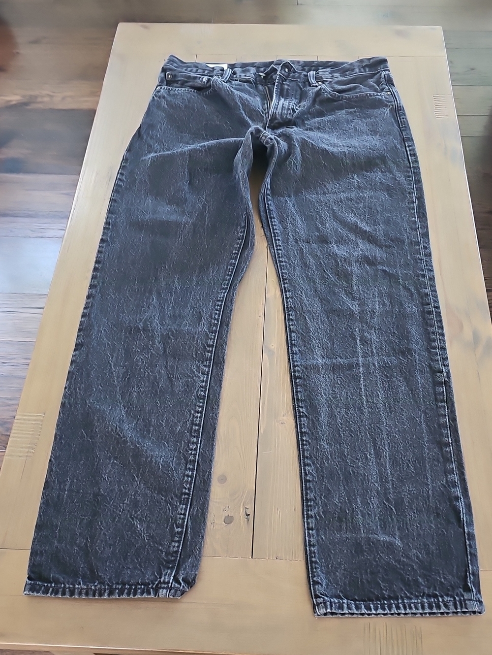 GAP Men's Straight Jeans in Washed Black